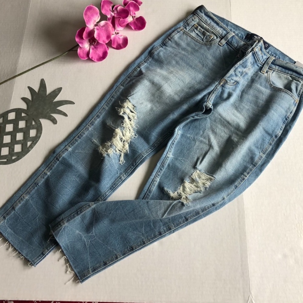 💋NEW HOLLISTER LOW-RISE DISTRESSED CROPPED BOYFRIEND JEANS - Sz 7 - NWT 💋